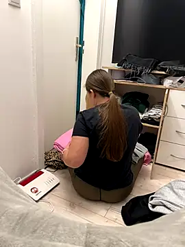 Snapshot of _Hidden_couple_ chatting on December 16, 2025, 7:40 pm Hidden couple online show from December 16, 2025, 7:40 pm