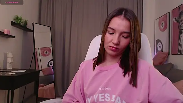 Snapshot of Bellla_Haddid chatting on November 30, 2025, 1:39 am Bellla Haddid online show from November 30, 2025, 1:39 am