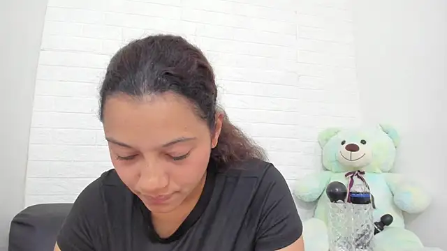 Snapshot of nathally_roses chatting on April 21, 2026, 8:59 pm nathally roses online show from April 21, 2026, 8:59 pm