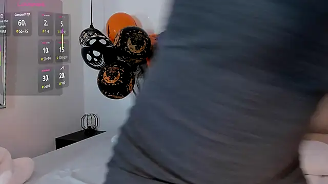 Snapshot of Rose_Evans__ chatting on October 27, 2025, 4:02 am Rose Evans online show from October 27, 2025, 4:02 am