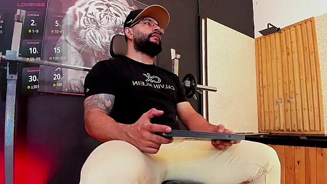 Snapshot of Luke__09 chatting on November 17, 2025, 11:25 am Luke 09 online show from November 17, 2025, 11:25 am