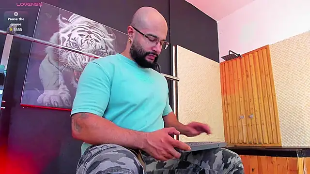 Snapshot of Luke__09 chatting on November 16, 2025, 11:37 am Luke 09 online show from November 16, 2025, 11:37 am