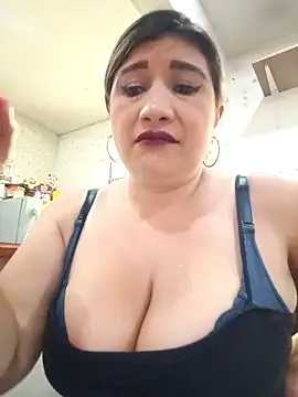 Snapshot of Hannahcandyy chatting on November 4, 2025, 9:29 pm Hannahcandyy online show from November 4, 2025, 9:29 pm