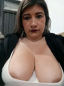 Snapshot of Hannahcandyy chatting on November 3, 2025, 5:34 am Hannahcandyy online show from November 3, 2025, 5:34 am