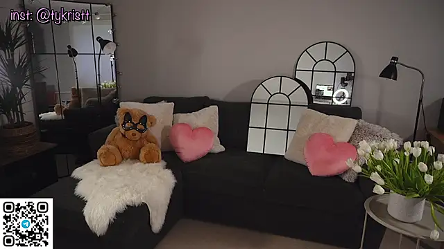 Snapshot of Heidi11 chatting on February 8, 2026, 2:26 pm Heidi11 online show from February 8, 2026, 2:26 pm