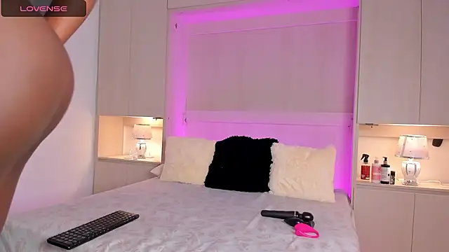 Snapshot of IvannaMuller_ chatting on December 26, 2024, 7:27 pm IvannaMuller online show from December 26, 2024, 7:27 pm