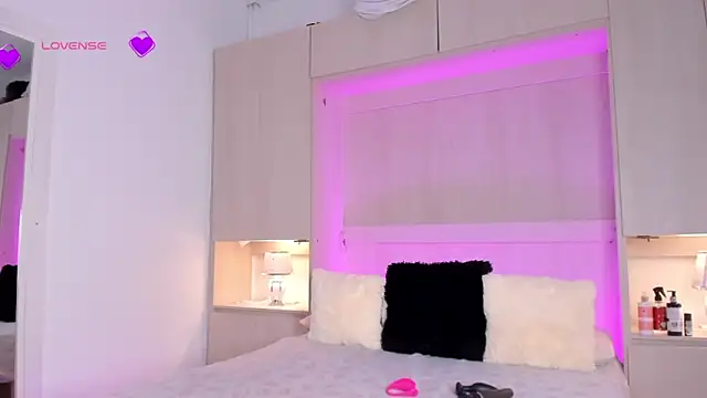 Snapshot of IvannaMuller_ chatting on December 17, 2024, 7:26 pm IvannaMuller online show from December 17, 2024, 7:26 pm