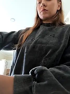 Snapshot of AliceBrayan chatting on September 11, 2025, 5:07 am AliceBrayan online show from September 11, 2025, 5:07 am