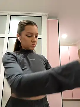 Snapshot of AliceBrayan chatting on December 17, 2025, 5:07 pm AliceBrayan online show from December 17, 2025, 5:07 pm