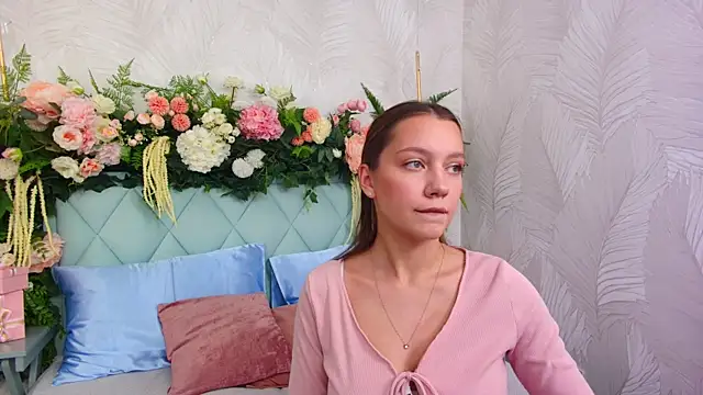 Snapshot of AliceBrayan chatting on December 18, 2025, 5:06 pm AliceBrayan online show from December 18, 2025, 5:06 pm