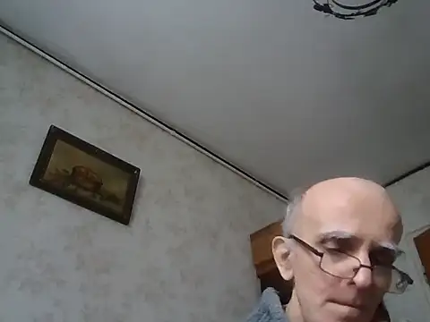 Snapshot of mariusica1@xh chatting on October 6, 2025, 12:17 pm mariusica1xh online show from October 6, 2025, 12:17 pm