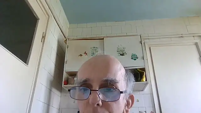 Snapshot of mariusica1@xh chatting on April 19, 2026, 10:49 am mariusica1xh online show from April 19, 2026, 10:49 am