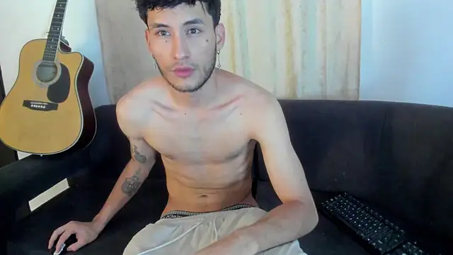 Snapshot of Henrikk_senn chatting on November 2, 2025, 9:03 am Henrikk senn online show from November 2, 2025, 9:03 am