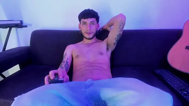 Snapshot of Henrikk_senn chatting on November 18, 2025, 12:04 am Henrikk senn online show from November 18, 2025, 12:04 am