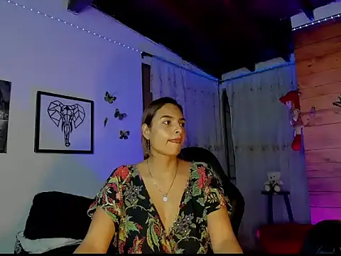 Snapshot of mykaelahoney chatting on February 10, 2026, 5:28 am mykaelahoney online show from February 10, 2026, 5:28 am