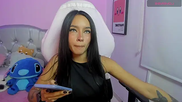 Snapshot of sophie_ws chatting on November 18, 2025, 9:51 pm sophie ws online show from November 18, 2025, 9:51 pm