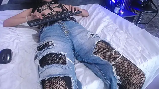 Snapshot of bellatrix25 chatting on December 6, 2024, 11:52 pm bellatrix25 online show from December 6, 2024, 11:52 pm