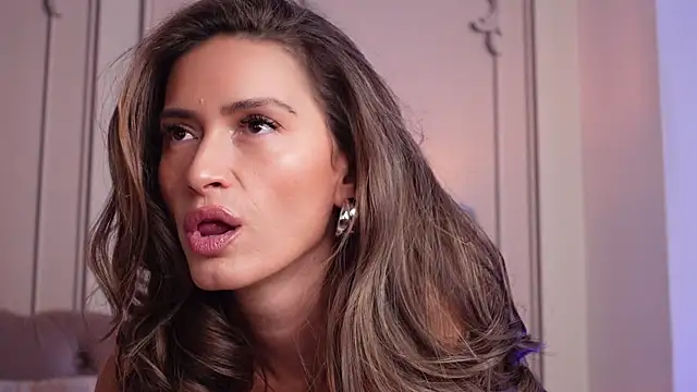 Snapshot of MayaVixxen chatting on October 29, 2025, 2:54 am MayaVixxen online show from October 29, 2025, 2:54 am