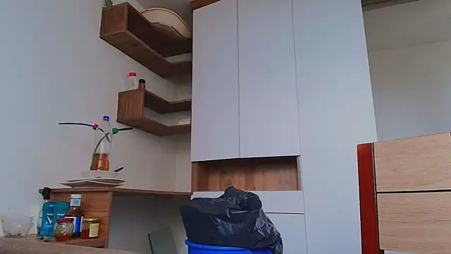 thomas gun online show from April 11, 2026, 8:01 pm