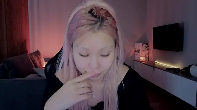 RileyMee online show from April 13, 2026, 4:27 am