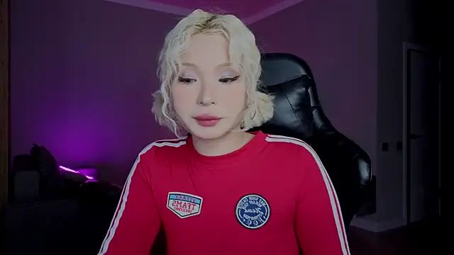 Snapshot of RileyMee chatting on December 2, 2025, 3:07 am RileyMee online show from December 2, 2025, 3:07 am