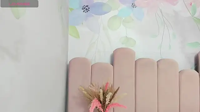 Snapshot of Annie_Cute18_ chatting on March 21, 2025, 4:06 am Annie Cute18 online show from March 21, 2025, 4:06 am