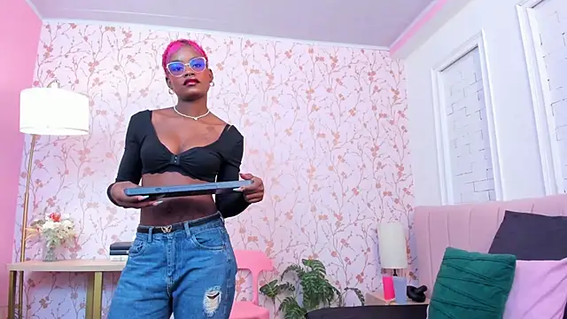 amber-hill online show from April 17, 2026, 7:06 pm