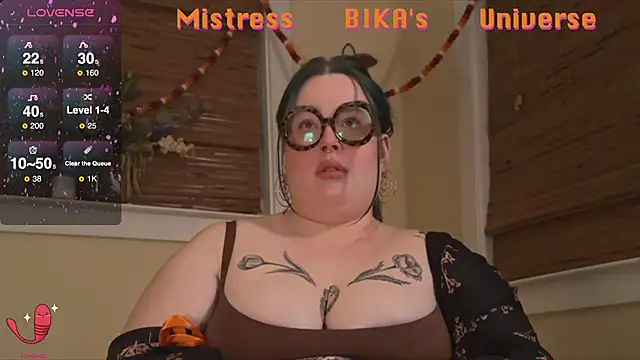 Snapshot of MissBika chatting on March 5, 2025, 8:32 am MissBika online show from March 5, 2025, 8:32 am