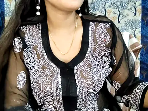 Snapshot of Aarvi_Arora chatting on November 2, 2025, 11:15 am Aarvi Arora online show from November 2, 2025, 11:15 am