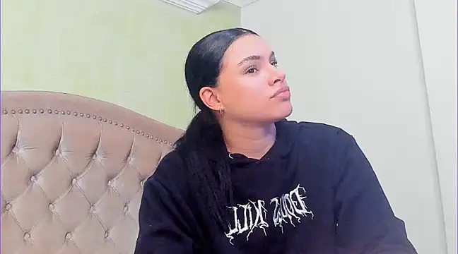 Luciluu20 online show from February 18, 2025, 1:21 am