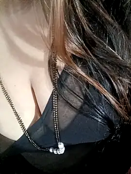 Snapshot of Beautyy38 chatting on December 22, 2025, 3:17 am Beautyy38 online show from December 22, 2025, 3:17 am