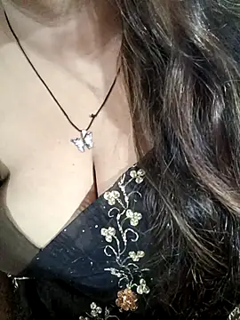 Snapshot of Beautyy38 chatting on November 8, 2025, 3:32 am Beautyy38 online show from November 8, 2025, 3:32 am