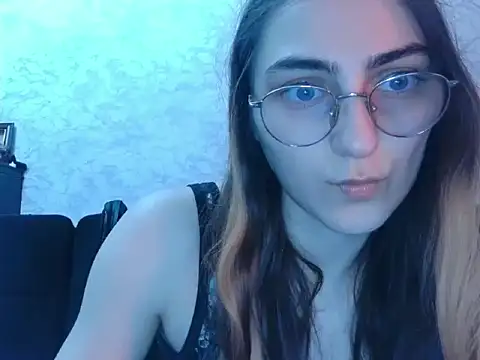 Snapshot of AliceMoonsea chatting on April 7, 2026, 11:28 pm AliceMoonsea online show from April 7, 2026, 11:28 pm
