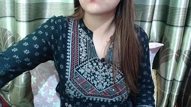 Snapshot of queen_angelina chatting on February 22, 2026, 12:46 am queen angelina online show from February 22, 2026, 12:46 am