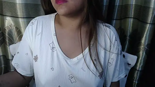 Snapshot of queen_angelina chatting on March 1, 2026, 6:19 pm queen angelina online show from March 1, 2026, 6:19 pm