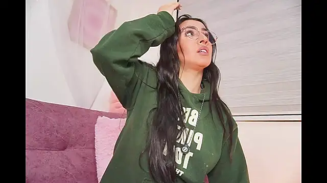 Snapshot of leila_petitee_ chatting on November 16, 2025, 1:38 pm leila petitee online show from November 16, 2025, 1:38 pm