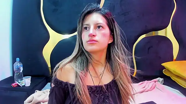 Snapshot of GiaRoussel chatting on October 26, 2025, 3:01 pm GiaRoussel online show from October 26, 2025, 3:01 pm