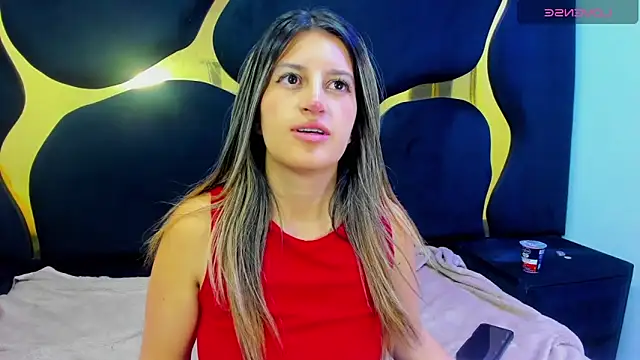 Snapshot of GiaRoussel chatting on October 30, 2025, 3:31 pm GiaRoussel online show from October 30, 2025, 3:31 pm