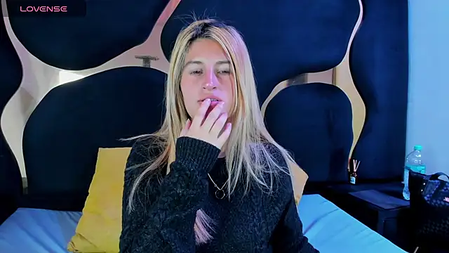 GiaRoussel online show from February 12, 2026, 3:56 pm