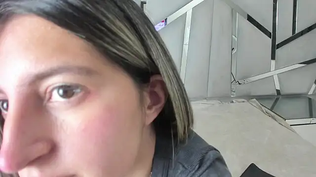 Snapshot of GiaRoussel chatting on November 10, 2025, 3:06 pm GiaRoussel online show from November 10, 2025, 3:06 pm