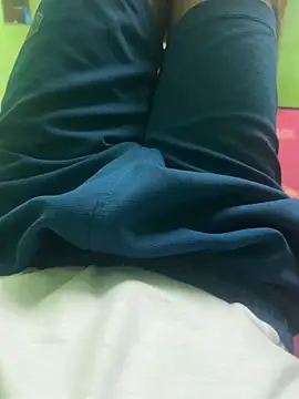 Snapshot of pussylover143x chatting on November 11, 2025, 1:28 pm pussylover143x online show from November 11, 2025, 1:28 pm