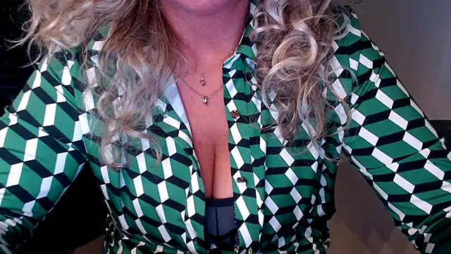 Snapshot of JenniLowen chatting on November 7, 2025, 1:48 pm JenniLowen online show from November 7, 2025, 1:48 pm