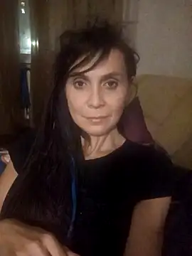 Francenia lolis online show from February 10, 2026, 7:57 pm