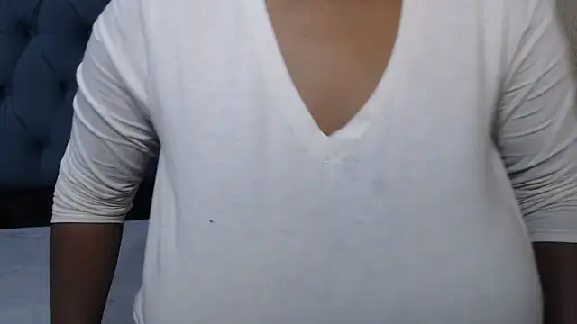 Snapshot of FlavoredNia chatting on March 4, 2025, 3:15 pm FlavoredNia online show from March 4, 2025, 3:15 pm