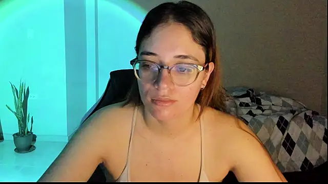 Snapshot of atenas_05_ chatting on November 19, 2025, 9:31 am atenas 05 online show from November 19, 2025, 9:31 am