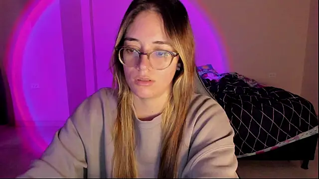 Snapshot of atenas_05_ chatting on November 11, 2025, 11:05 am atenas 05 online show from November 11, 2025, 11:05 am