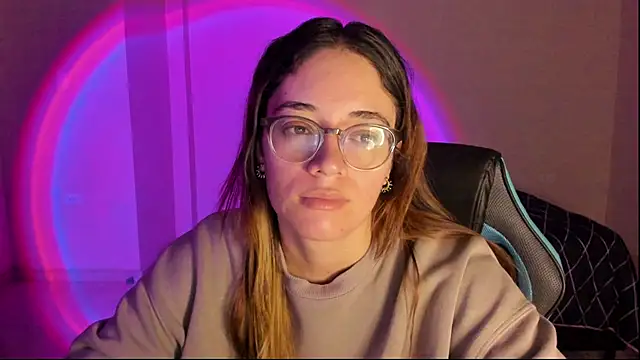 Snapshot of atenas_05_ chatting on November 12, 2025, 9:35 am atenas 05 online show from November 12, 2025, 9:35 am