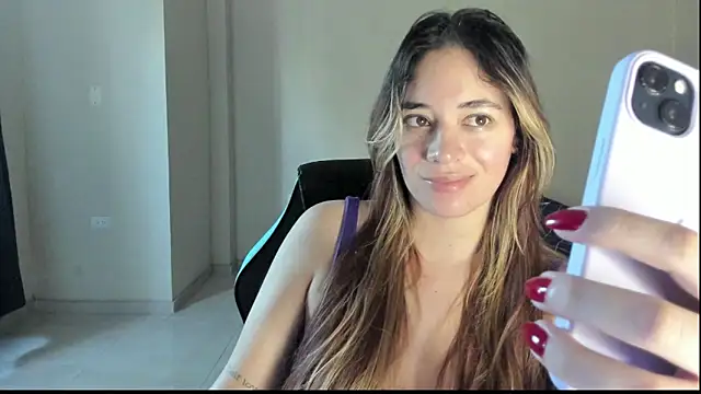 Snapshot of atenas_05_ chatting on November 27, 2025, 2:39 pm atenas 05 online show from November 27, 2025, 2:39 pm