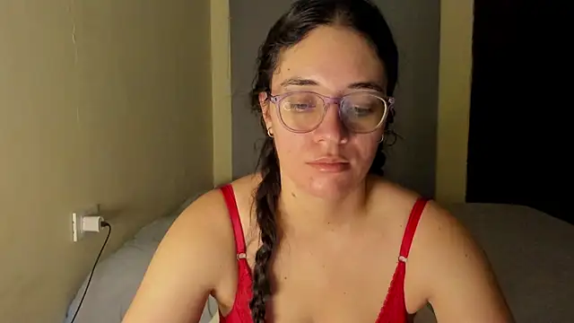 Snapshot of atenas_05_ chatting on July 1, 2026, 9:31 am atenas 05 online show from July 1, 2026, 9:31 am
