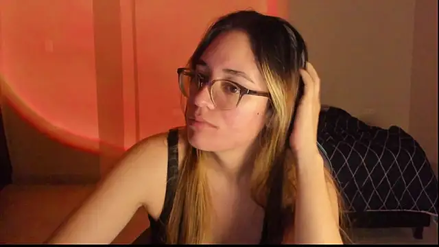 Snapshot of atenas_05_ chatting on November 28, 2025, 9:31 am atenas 05 online show from November 28, 2025, 9:31 am